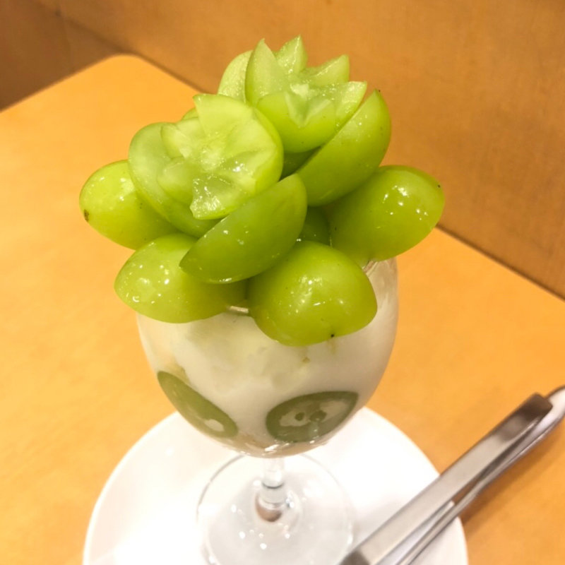 シャインマスカットのヨーグルトサンデー(キムラフルーツ 三番街店)