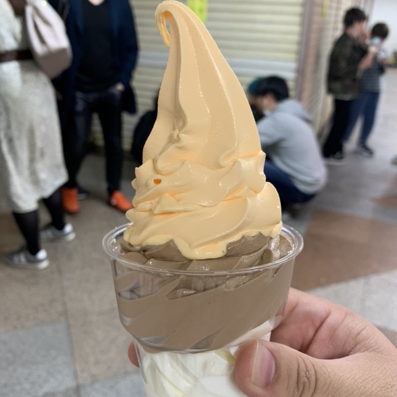 カップ中　バニラ、チョコ、メロン(デイリーチコ)