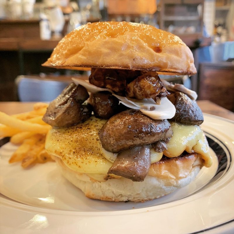 限定　秋のマッシュルームバーガー(アンバープレイス)