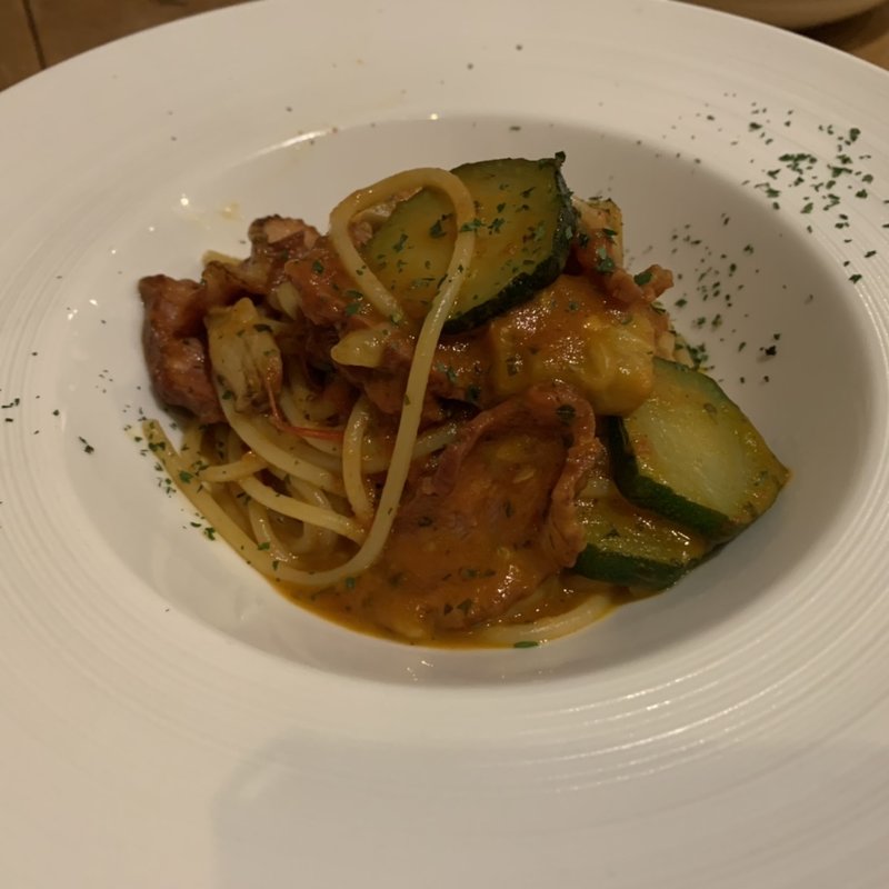 鴨肉と白ナスとズッキーニのアラビアータ(カタルキッチン)