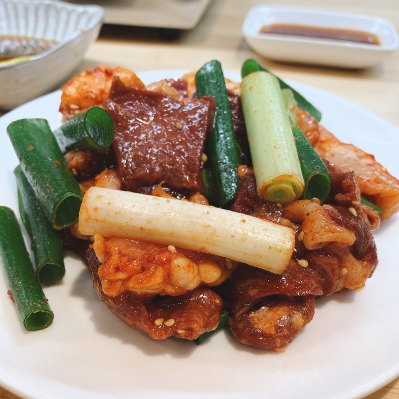 ホルモンミックス(焼肉 溺れる牛)