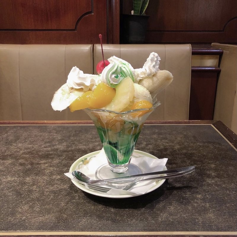 フルーツパフェ(喫茶店&酒場 サンマリ)