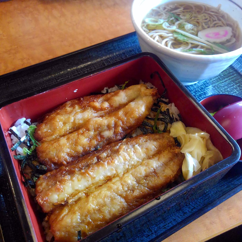 いわし唐揚げ重とミニそばランチ(まるまつ 前沢店 )