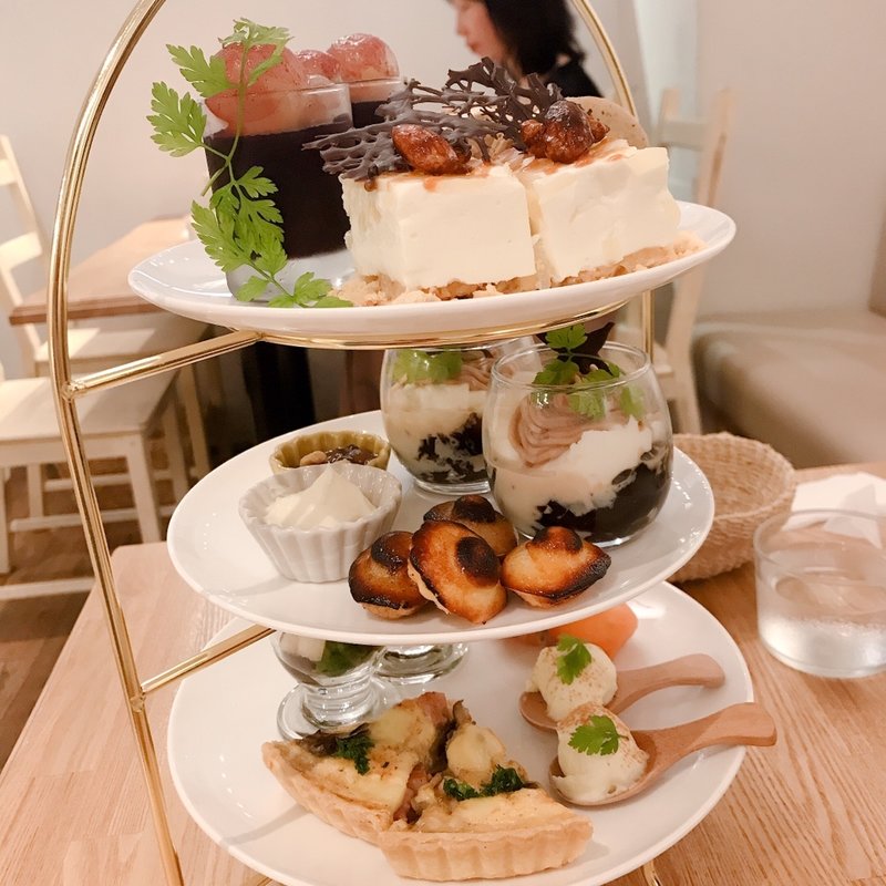 アフタヌーンティー(マドレーヌ ラパン （MADELEINE LAPIN）)