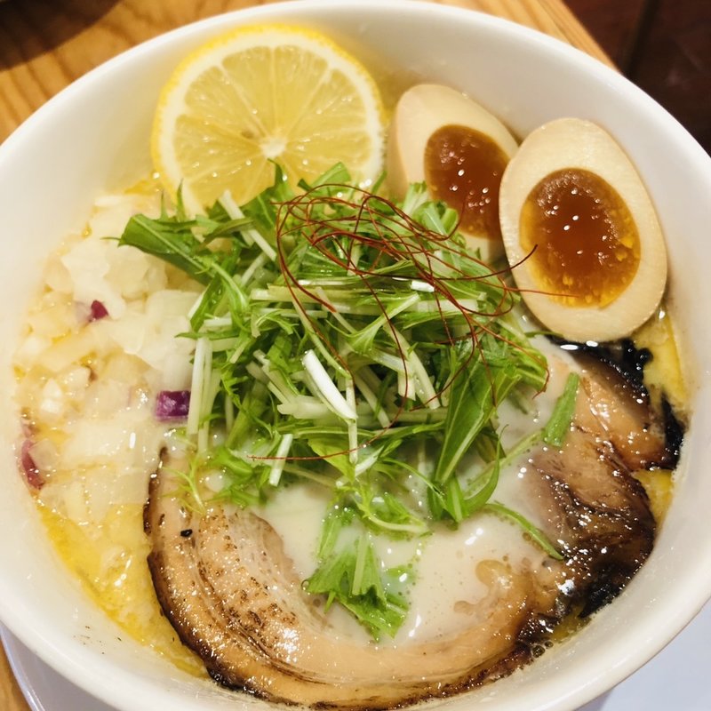 トリュフ香る鶏と鯛の熟玉そば(下品なぐらいダシがうまいラーメン屋)