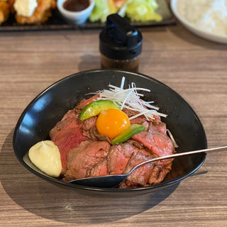 ローストビーフ丼(肉好きダイニング マスオ)