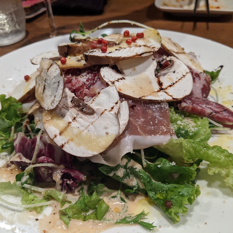 サラミとマッシュルームのサラダ(金剛商店138番地 )