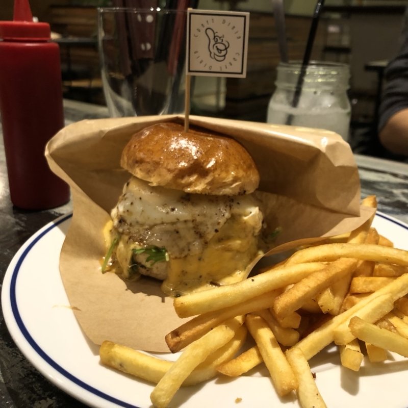 とろーりチーズのクワトロバーガープレート(UPIT'S BURGER (アピッツバーガー))