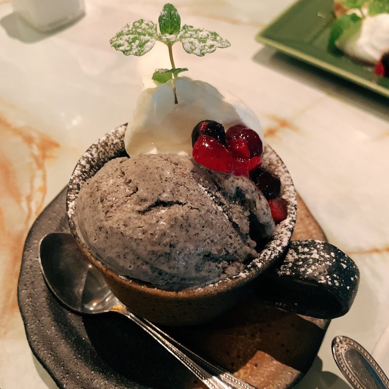 黒ごまアイス(トーチ カフェ)
