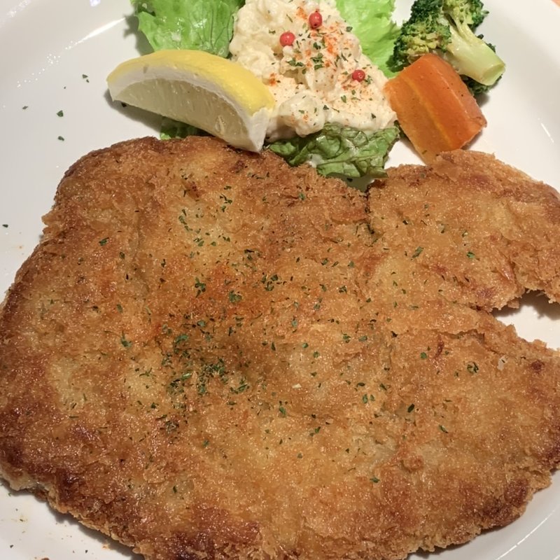 白金豚ロースのシュニッツェル(ビアバー　ベアレン 中ノ橋 （BEER　BAR　BAEREN　Nakanohashi）)