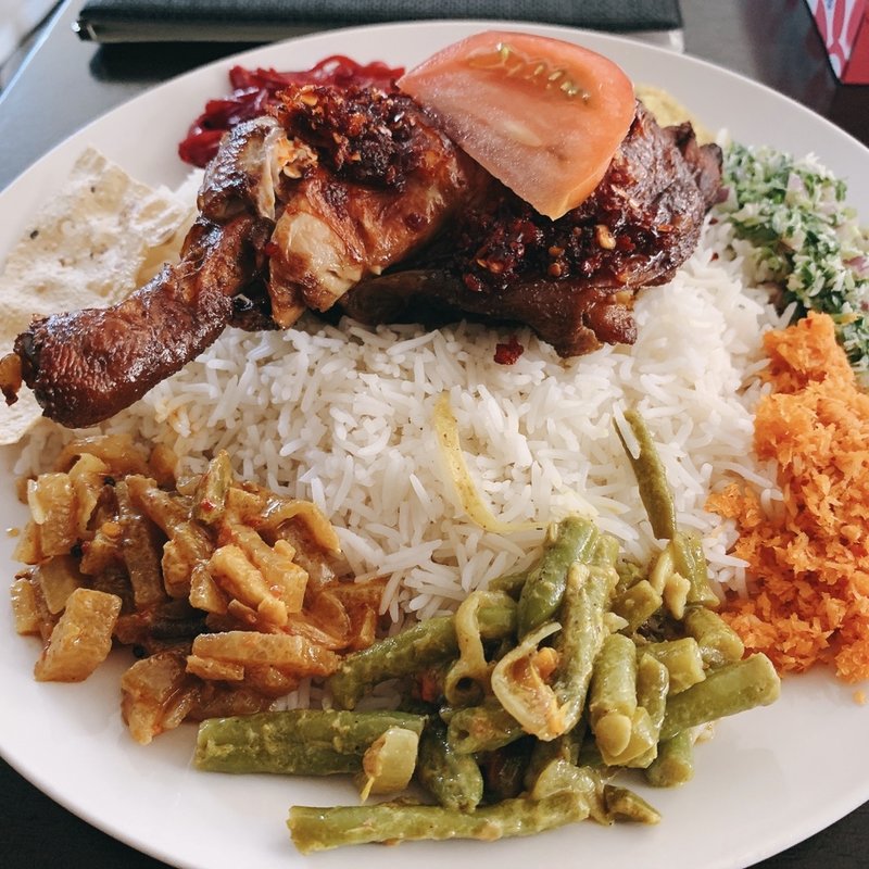 フライドチキンカレー(サンライズレストラン)