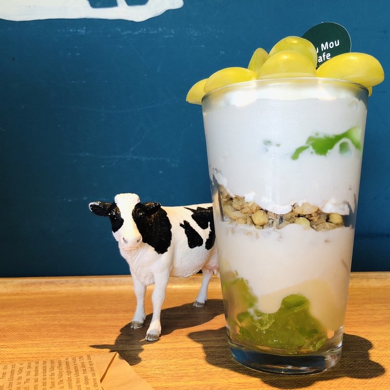 シャインマスカットの濃厚ソフトクリームパフェ(MouMou Cafe 豊橋店（休業中）)