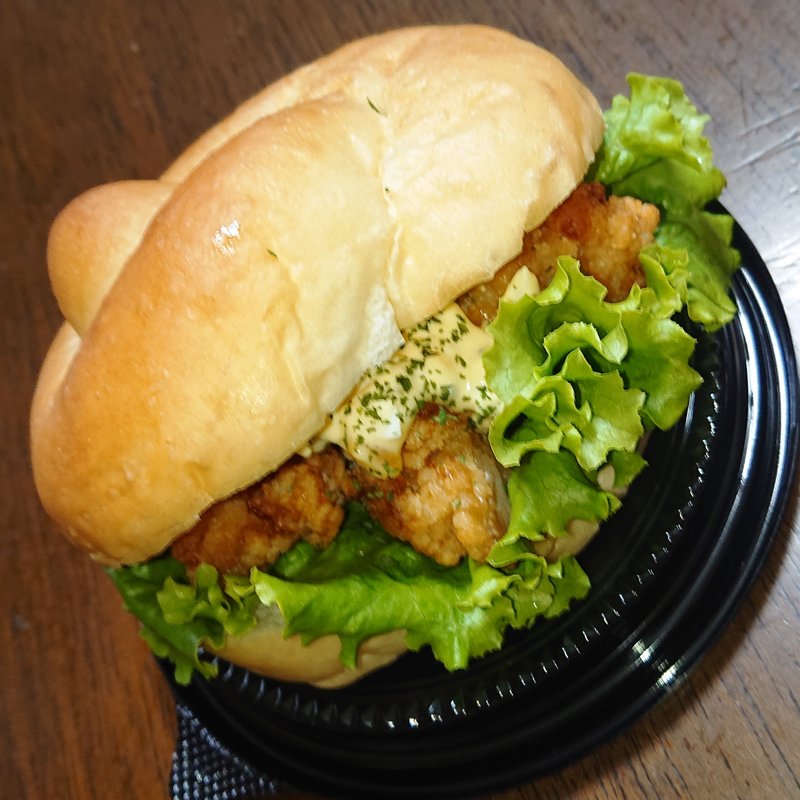 鶏しん監修唐揚げのサンド(パリクロアッサン 川崎)