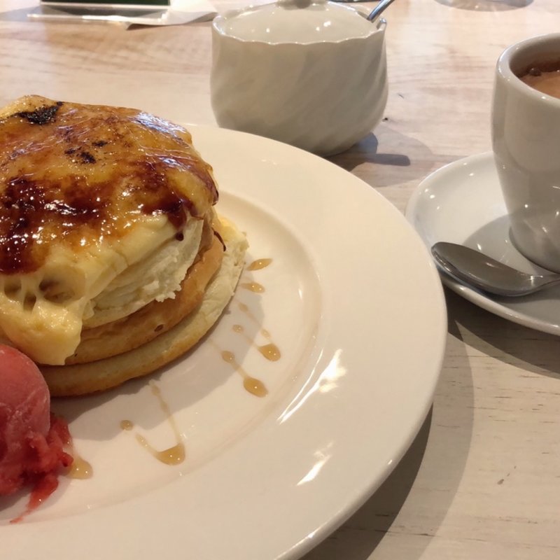ブリュレパンケーキ(Cafe de Voila)