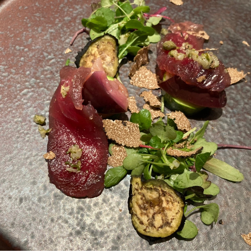 赤ワインに漬けたマグロ 茄子とズッキーニ(Terres de Truffes, Tokyo （テール・ド・トリュフ東京）)