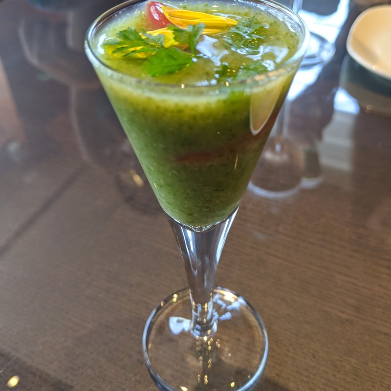 アメーラトマトのマリネ、オクラすり流し(THE LIVING)