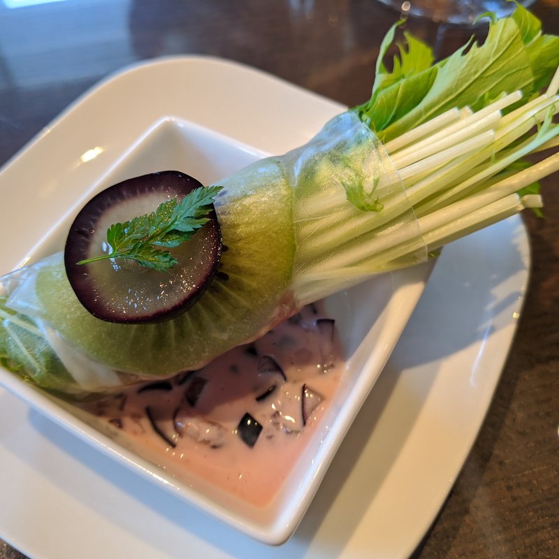 キウイの生春巻き、ナガノパープルのオリエンタルソース(THE LIVING)