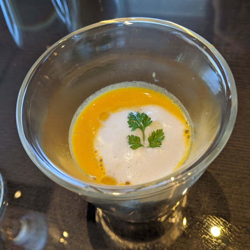 かぼちゃのポタージュスープ、ミルクの泡をのせて(THE LIVING)