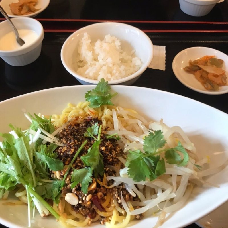 別館名物本場四川正統派汁なし担々麺(純伝統四川家庭料理 芊品香別館)