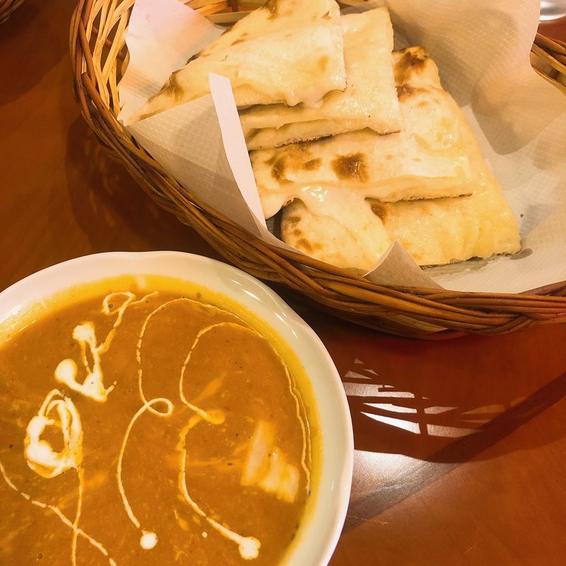 カボチャチーズカレーとチーズナン(ナマステポカラ)