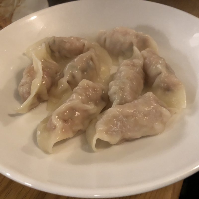 水餃子（エビ入り） 八つ(港式餃子舗　福福 （ふくふく）)