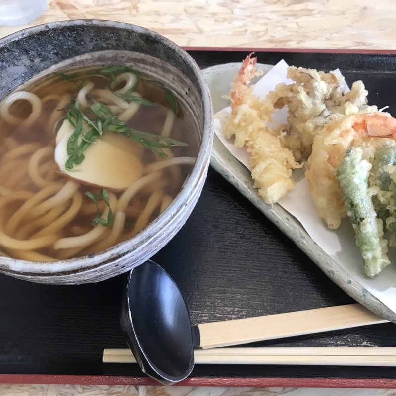 天婦羅うどん　海老天二本と野菜天ぷら(花車 （ハナグルマ）)