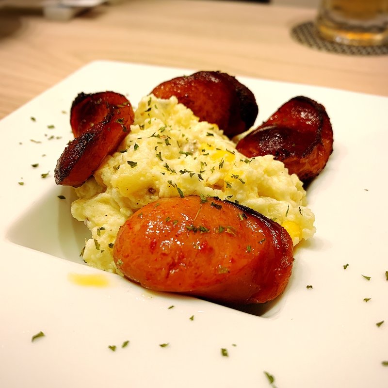 芳寿豚ソーセージとポテトサラダ(ふぐぶた酒場)