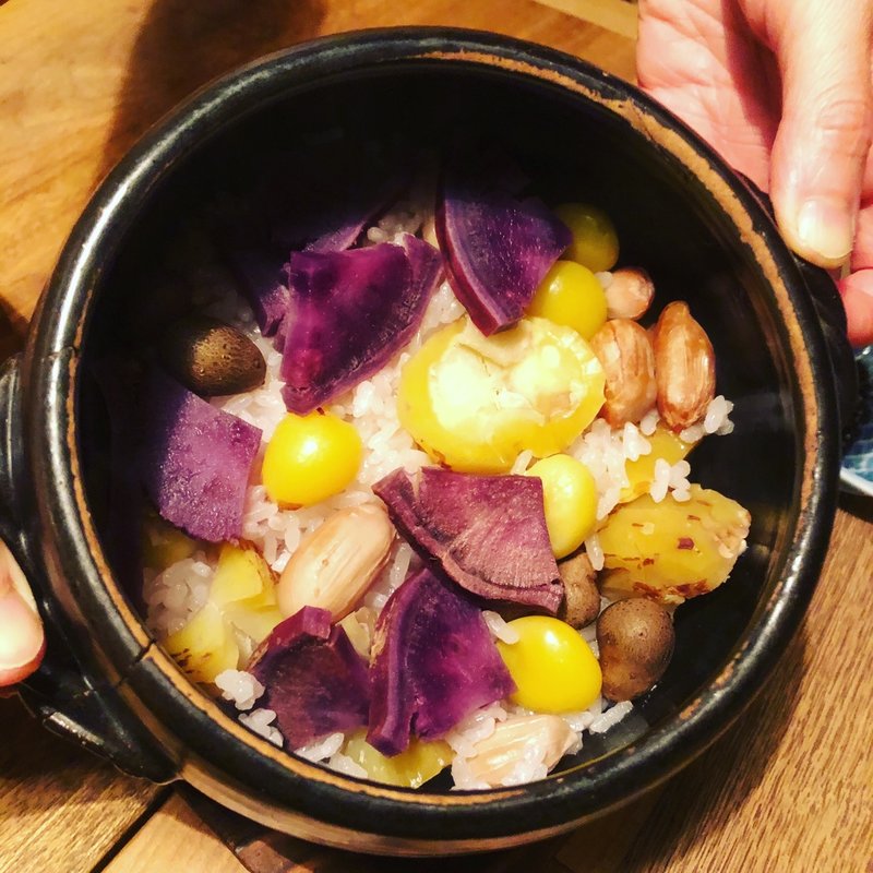 栗とむかごと季節の根菜の土鍋ごはん(たべごと屋 のらぼう)