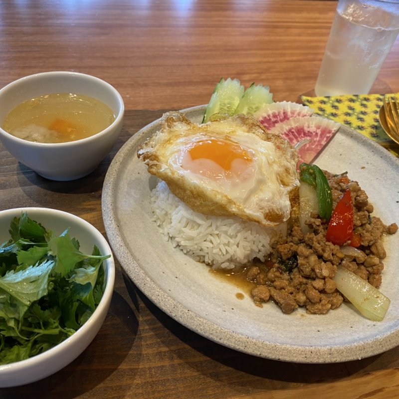 ガパオライス(chompoo)