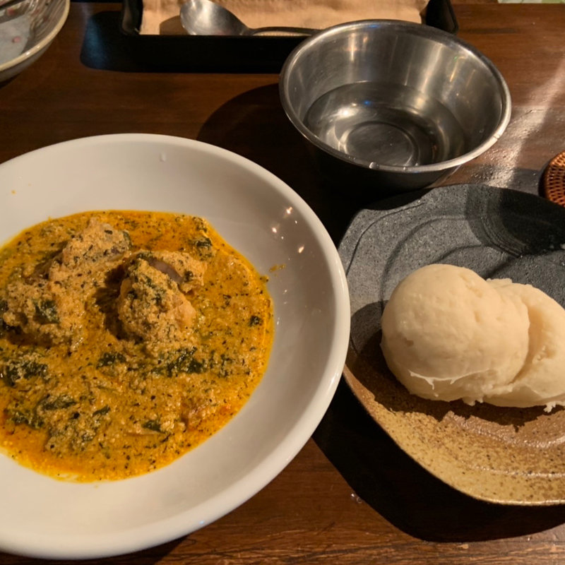 チキンエグシシチューとエマ(アフリカンレストラン＆バー エソギエ)