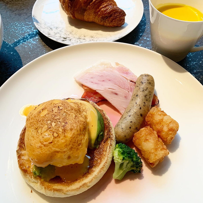 エッグベネディクト（朝食)(TEA AND BAR（THE THOUSAND KYOTO）)