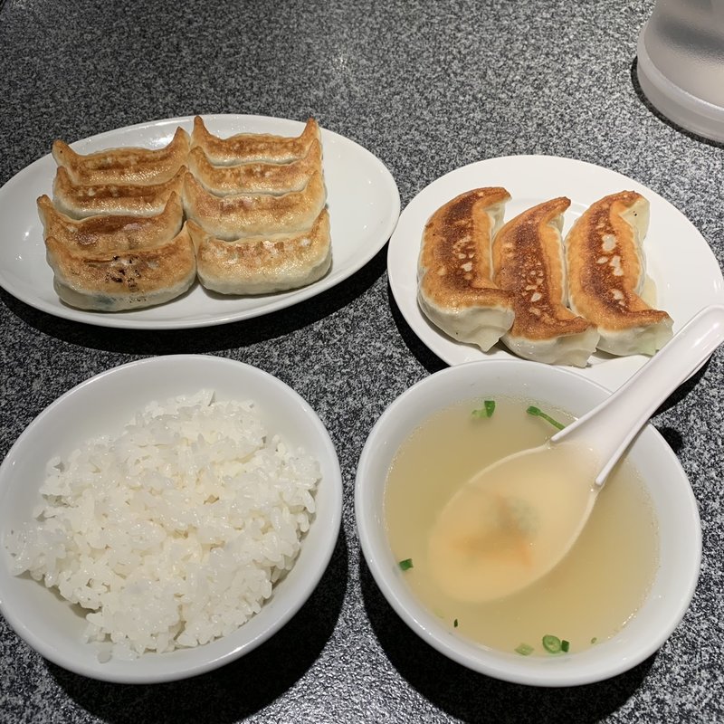元祖餃子8個&黒豚餃子3個&小ライス(天鴻餃子房大手町店)