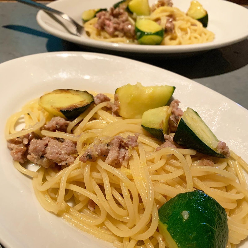 ズッキーニとサルシッチャのペペロンチーノ(ピッツェリア カンテラ)