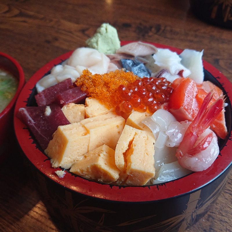 まんぷくちらし（ネタ10種類）(ファミリーすしガーデンハウス)