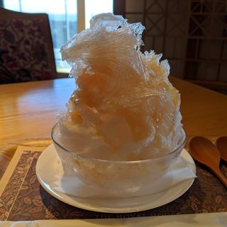 特製桃かき氷(ザ ロイヤル ハウス)