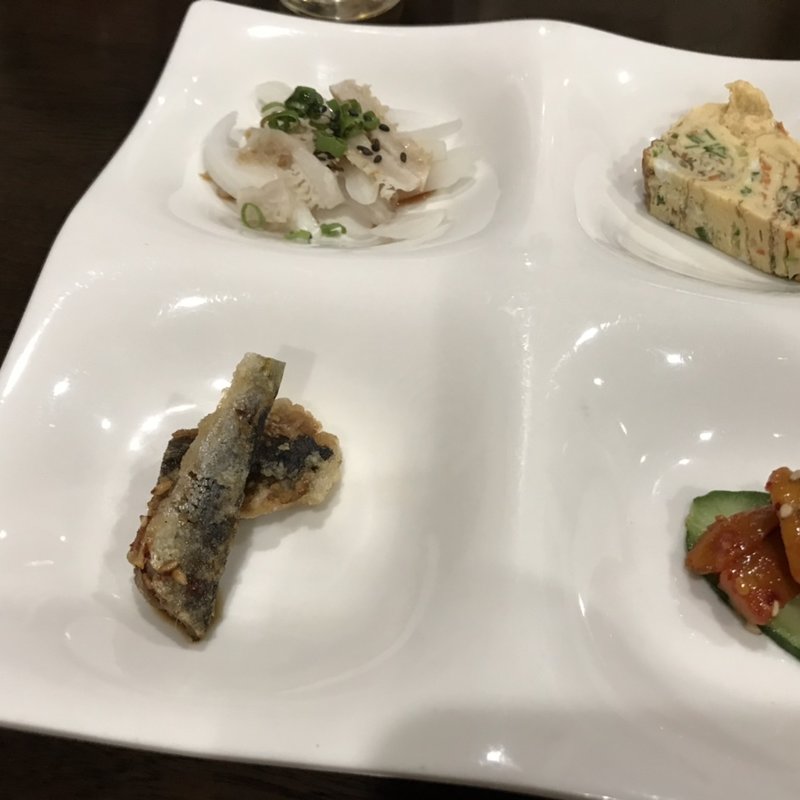 つきだし　ホルモンの湯引きなど(MARU)