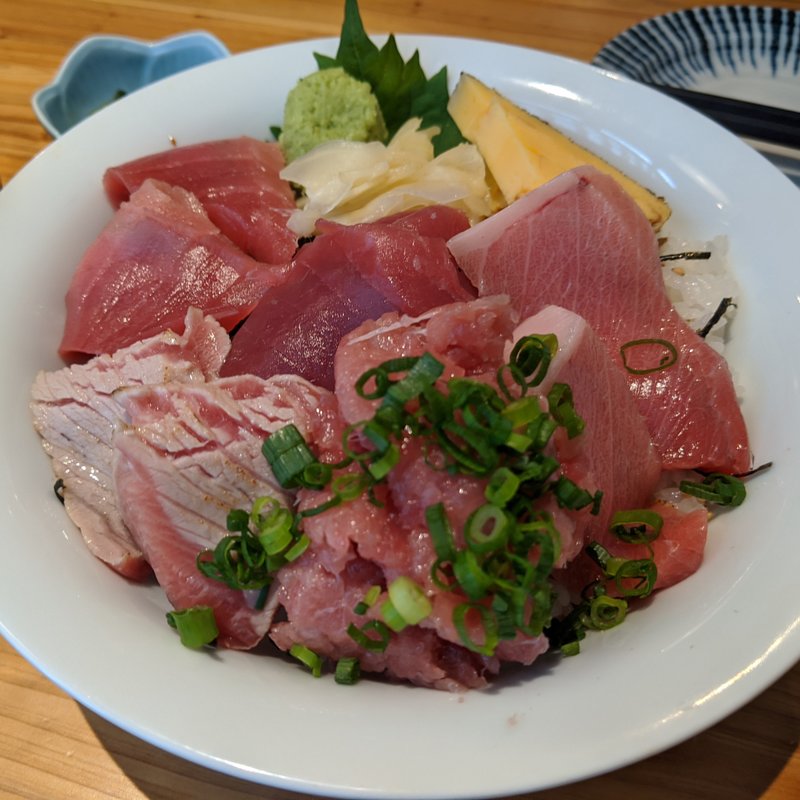 まぐろオールスター丼(寿司と炭火 一)