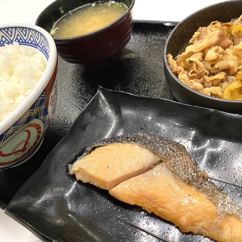 牛鮭定食ご飯大盛(吉野家 札幌狸小路店)