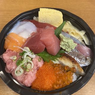 海鮮丼(三浦三崎港めぐみ水産 横浜ポルタ店)