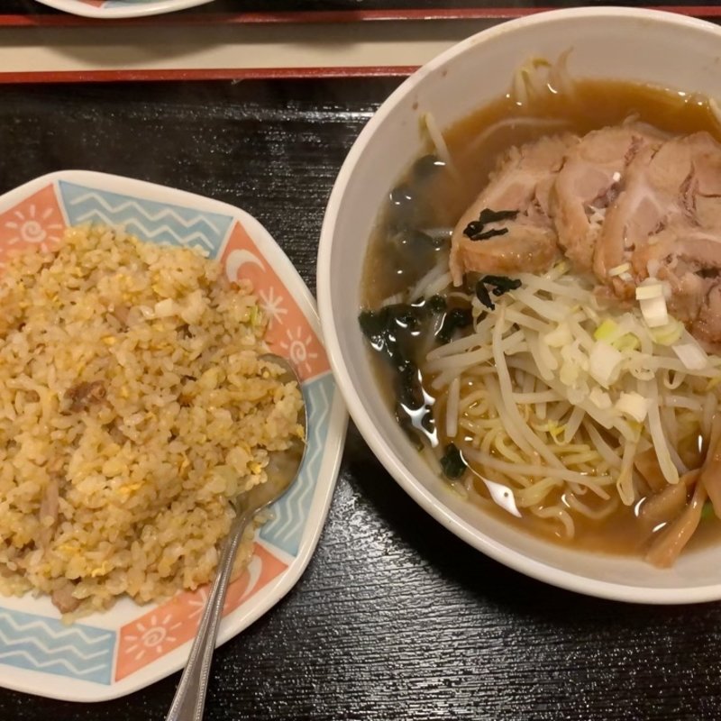 チャーシューラーメンと半チャーハンセット(香港小房)