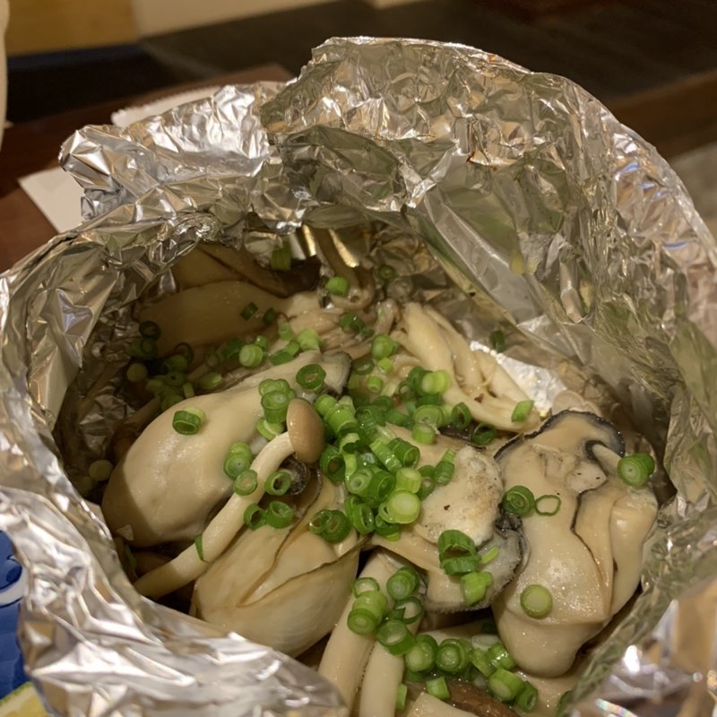 牡蠣のホイル焼き(オキラク酒場　てて)