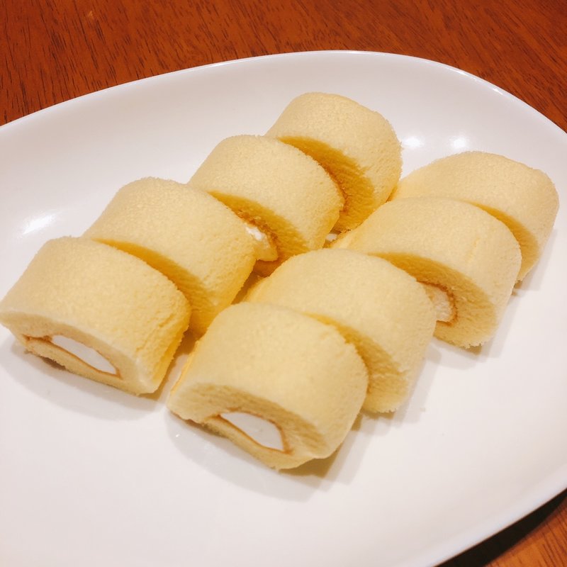 シェアして食べる プチロールケーキ(セブンイレブン 横浜北寺尾7丁目店)