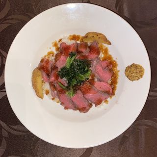 ローストビーフ丼(曽根崎ワイン食堂 リモーネ)