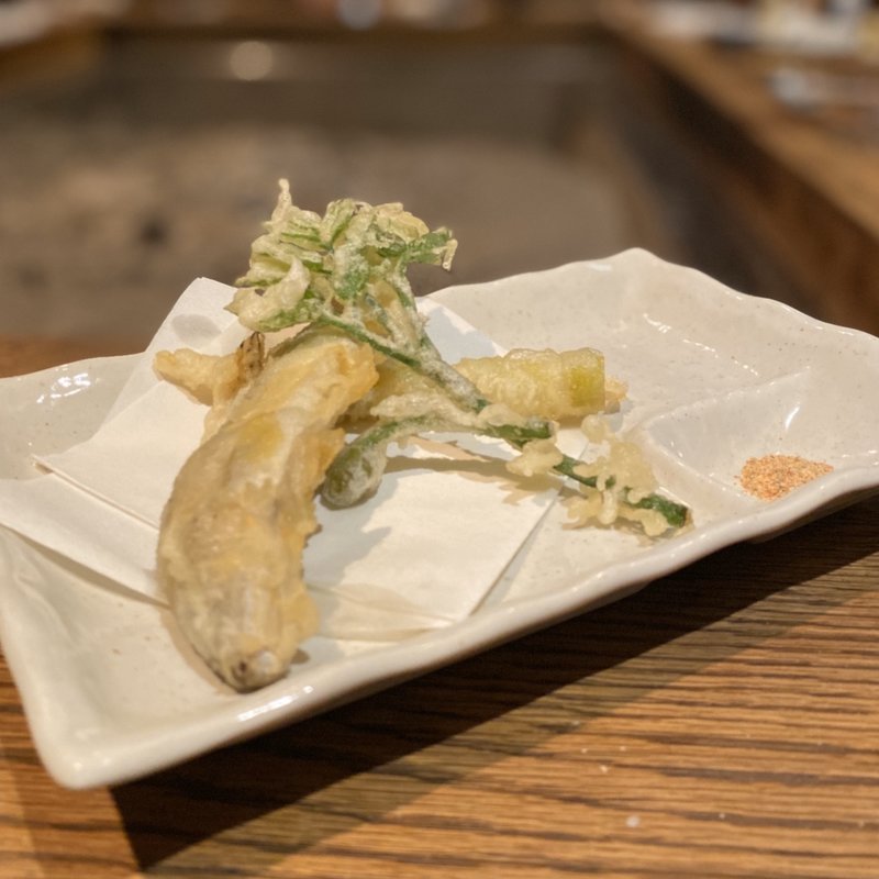 天ぷら(天然郡上若鮎、山独活、寝曲がり竹、カギ蕨天婦羅)(柳家)