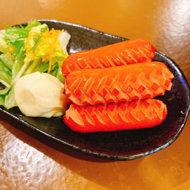 赤ウインナー(立ち呑み酒場あきまる a-gogo)
