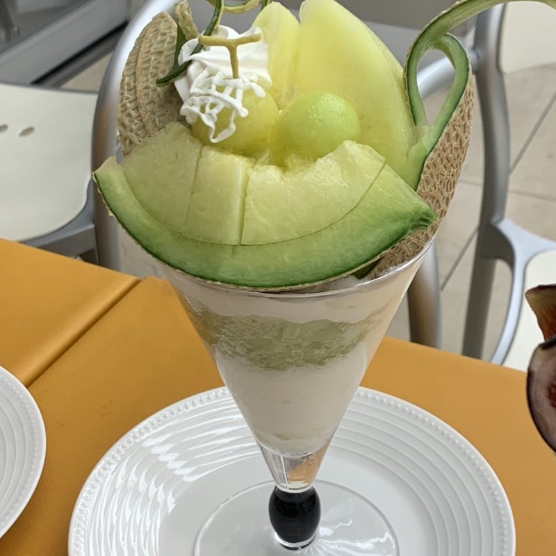 静岡産マスクメロンパフェ(新宿高野本店 タカノフルーツパーラー)の