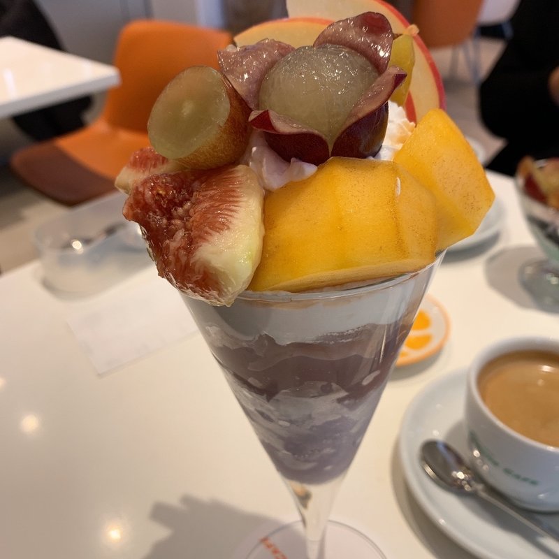 秋果実のパフェ(フォーシーズンズカフェ （FOUR SEASONS CAFE）)