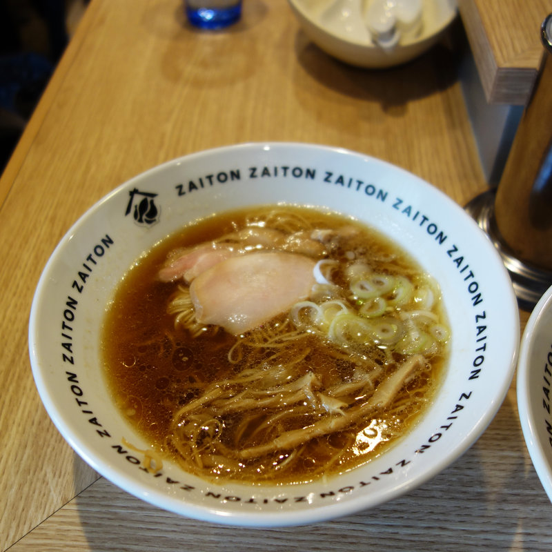 博多醤油拉麺(ざいとん 警固店)