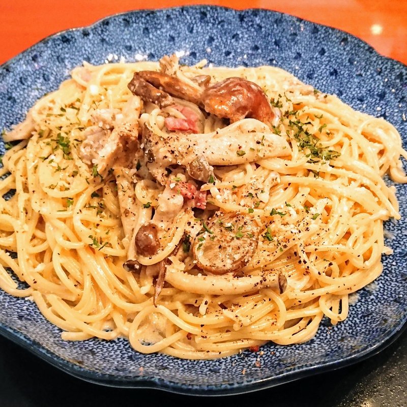 伊達鶏と秋のきのこのポルチーニクリーム(洋麺屋五右衛門 港北店)
