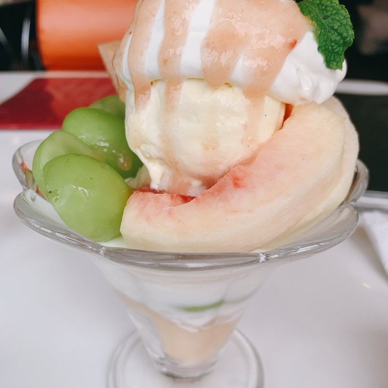 ピーチ&シャインマスカットのパフェ(フルーツカフェ オレンジ （fruit cafe ORANGE）)